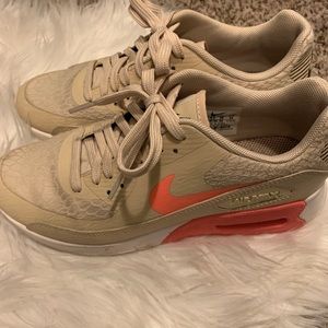 Nike AirMax Sneakers